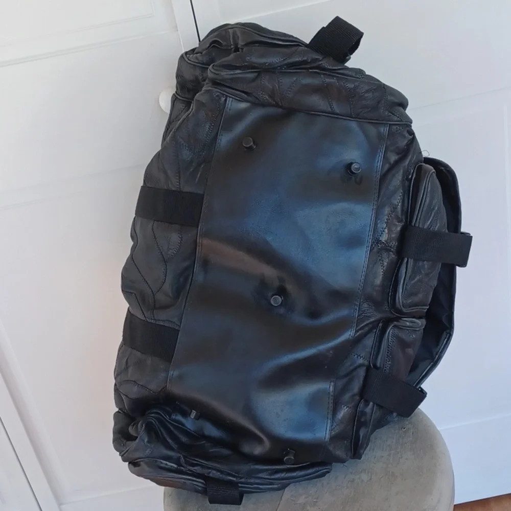 Leather luggage weekender bag lots of pockets black leather duffel bag